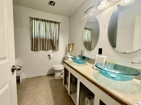 Bath - 412 Stevenson Dr, Monroe, LA 71203 photo 1 of 3