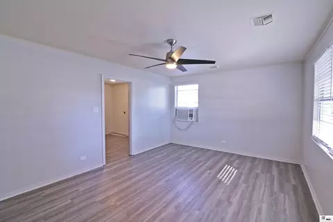 Living - 500 Eason Pl, Monroe, LA 71201 photo 1 of 2