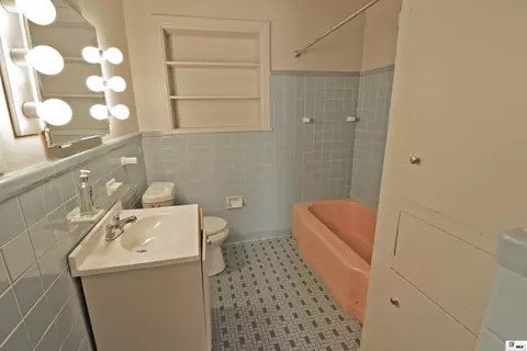 Bath - 500 Eason Pl, Monroe, LA 71201 photo 1 of 2