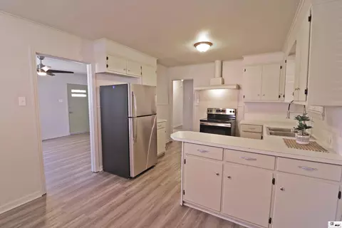 Kitchen - 500 Eason Pl, Monroe, LA 71201 photo 2 of 2