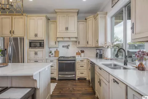 Kitchen - 209 Cotton Trce, Monroe, LA 71201 photo 2 of 2