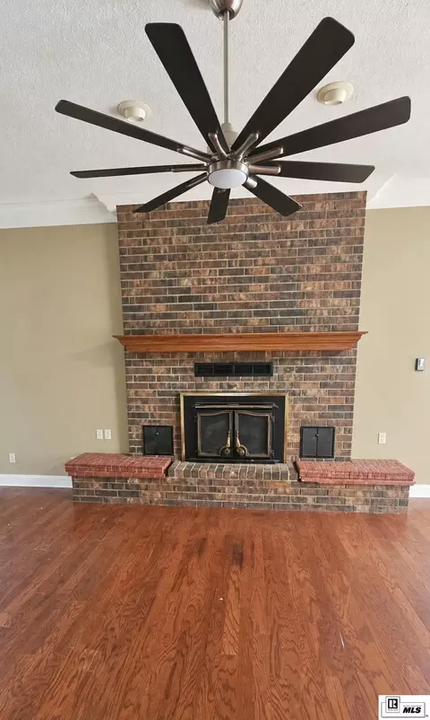 Living - 126 Topic St, Monroe, LA 71203 photo 1 of 2