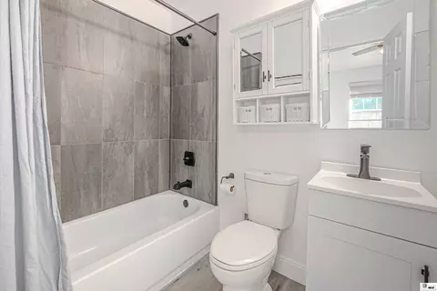 Bath - 114 E Louisiana Ave #1, Ruston, LA 71270 photo 3 of 5