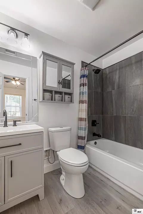 Bath - 114 E Louisiana Ave #1, Ruston, LA 71270 photo 2 of 5
