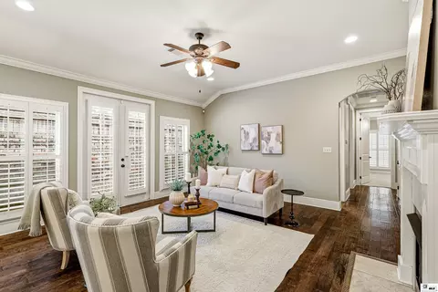 Living - 1908 Bienville Dr, Monroe, LA 71201 photo 2 of 3