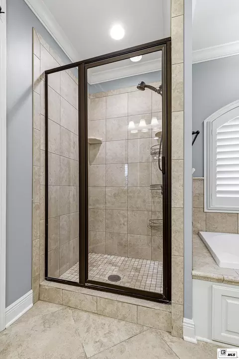 Bath - 1908 Bienville Dr, Monroe, LA 71201 photo 4 of 5