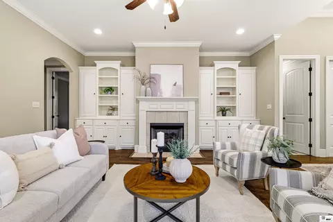 Living - 1908 Bienville Dr, Monroe, LA 71201 photo 1 of 3