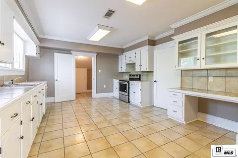 Kitchen - 511 Bres Ave, Monroe, LA 71201 photo 1 of 3