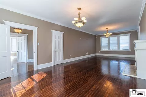 Living - 511 Bres Ave, Monroe, LA 71201 photo 3 of 9