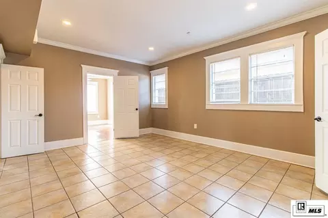 Living - 511 Bres Ave, Monroe, LA 71201 photo 6 of 9