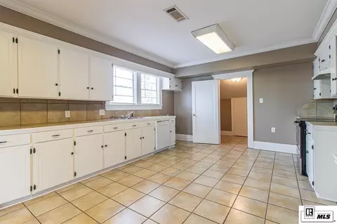 Kitchen - 511 Bres Ave, Monroe, LA 71201 photo 2 of 3