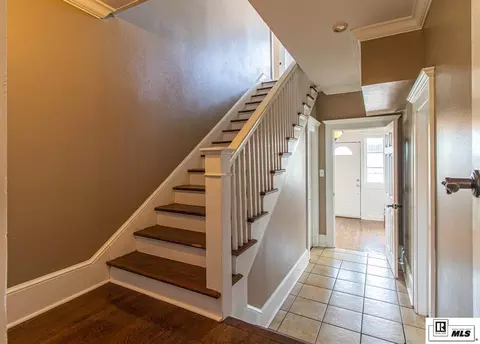 Entry Way - 511 Bres Ave, Monroe, LA 71201 photo 4 of 5