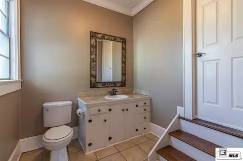 Entry Way - 511 Bres Ave, Monroe, LA 71201 photo 3 of 5