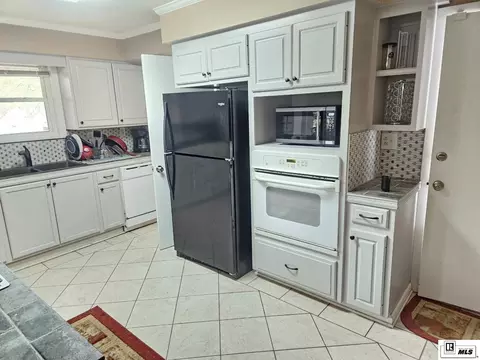 Kitchen - 307 Ingleside Dr, Monroe, LA 71203 photo 1 of 1
