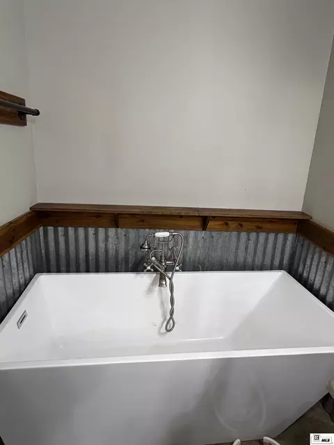 Bath - 719 Caples Rd, West Monroe, LA 71292 photo 5 of 6