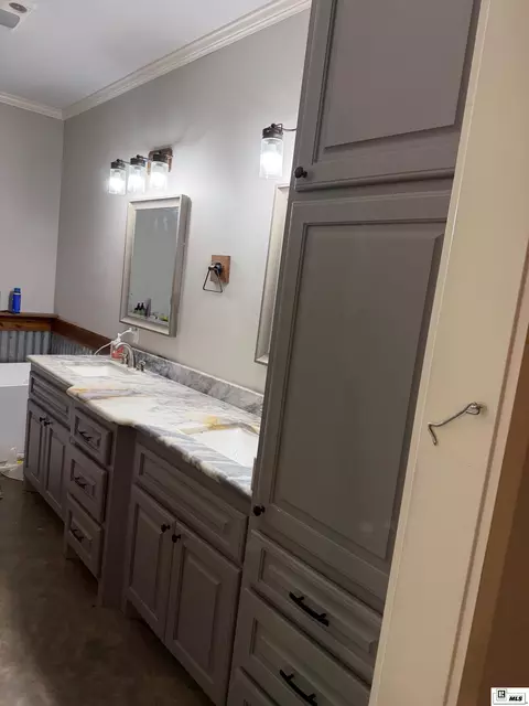 Bath - 719 Caples Rd, West Monroe, LA 71292 photo 2 of 6