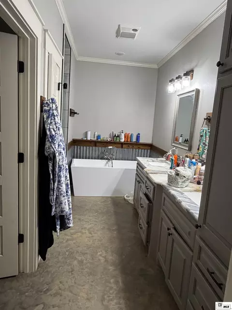 Bath - 719 Caples Rd, West Monroe, LA 71292 photo 1 of 6