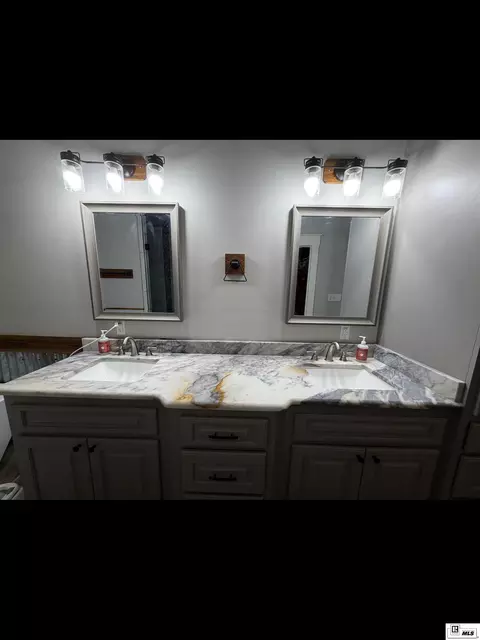 Bath - 719 Caples Rd, West Monroe, LA 71292 photo 3 of 6