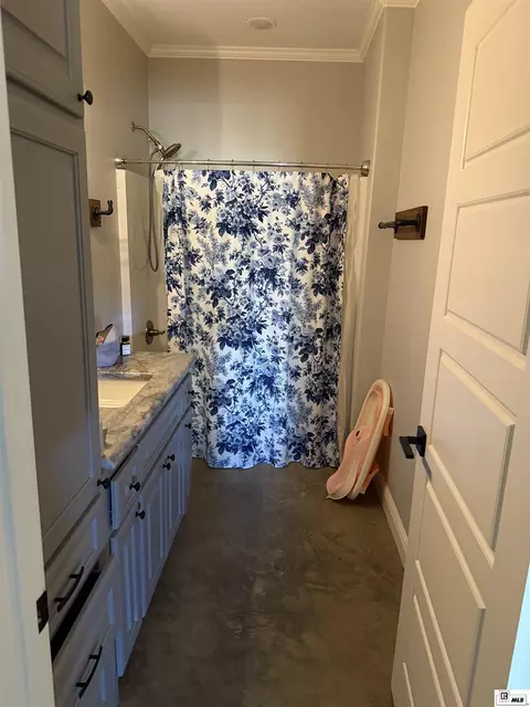 Bath - 719 Caples Rd, West Monroe, LA 71292 photo 6 of 6