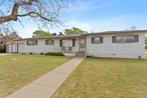 304 Locust Street Darrouzett Tx 79110 St, Darrouzett, TX 79024 photo 1