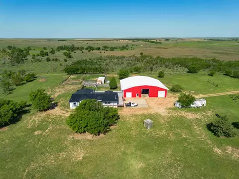 8040 County Road 2 Mobeetie Tx 79061, Mobeetie, TX 79061