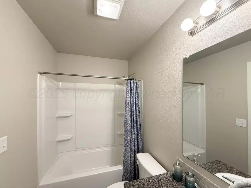 Bath - 5012 Locker Street Amarillo Tx 79118-0044 St, Amarillo, TX 79118 photo 2 of 5