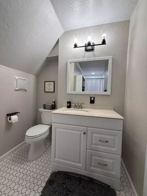Bath - 409 Franklin Avenue Panhandle Tx 79068-1892 Ave, Panhandle, TX 79068 photo 6 of 8