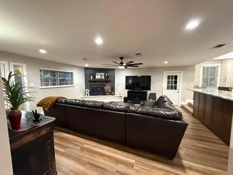 Living - 409 Franklin Avenue Panhandle Tx 79068-1892 Ave, Panhandle, TX 79068 photo 3 of 6