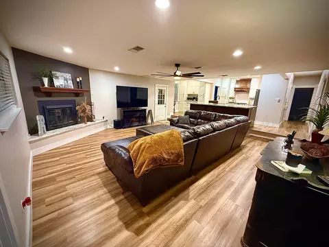 Living - 409 Franklin Avenue Panhandle Tx 79068-1892 Ave, Panhandle, TX 79068 photo 4 of 6