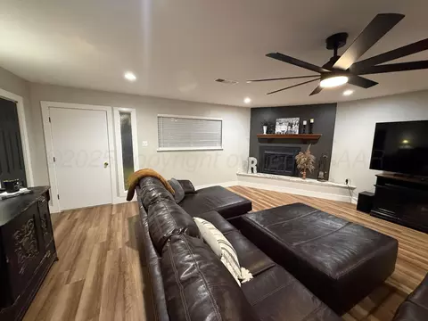 Living - 409 Franklin Avenue Panhandle Tx 79068-1892 Ave, Panhandle, TX 79068 photo 5 of 6