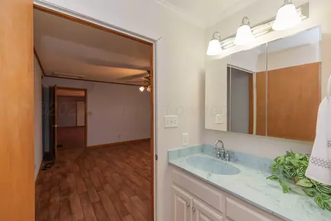Bath - 2117 Eagle Lane Amarillo Tx 79118-8503 Ln, Amarillo, TX 79118 photo 3 of 6