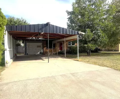 1713 S Drake Street Perryton Tx 79070 St, Perryton, TX 79070