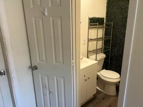 Bath - 823 Latimer Street Borger Tx 79007 St, Borger, TX 79007 photo 3 of 4