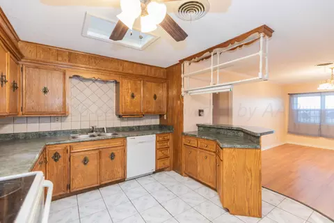 Kitchen - 1221 E Studebaker Avenue Amarillo Tx 79108-5335 Ave, Amarillo, TX 79108 photo 1 of 3