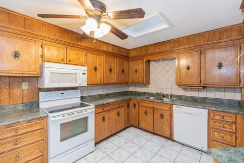Kitchen - 1221 E Studebaker Avenue Amarillo Tx 79108-5335 Ave, Amarillo, TX 79108 photo 2 of 3