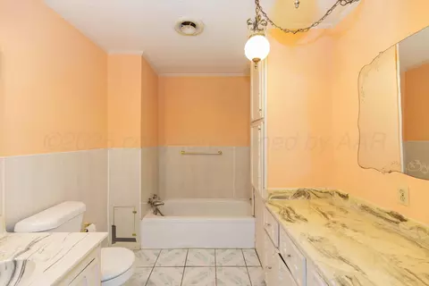 Bath - 1221 E Studebaker Avenue Amarillo Tx 79108-5335 Ave, Amarillo, TX 79108 photo 2 of 5