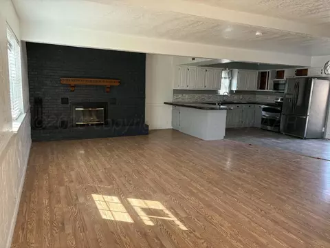Living - 13 Glenbrook Drive Borger Tx 79007 Dr, Borger, TX 79007 photo 1 of 4