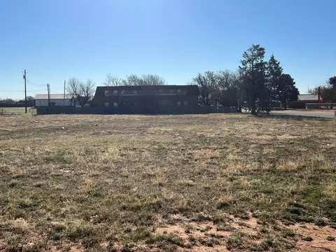 1810 Avenue I Nw Childress Tx 79201, Childress, TX 79201