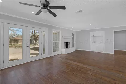 Living - 2404 Juniper Drive Amarillo Tx 79109 Dr, Amarillo, TX 79109 photo 4 of 8