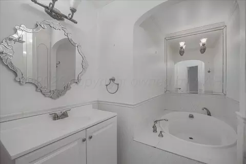 Bath - 2404 Juniper Drive Amarillo Tx 79109 Dr, Amarillo, TX 79109 photo 3 of 4