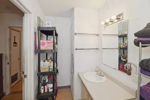 Bath - 112 E Cactus Street Amarillo Tx 79108-2202 St, Amarillo, TX 79108 photo 2 of 3