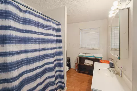 Bath - 112 E Cactus Street Amarillo Tx 79108-2202 St, Amarillo, TX 79108 photo 3 of 3