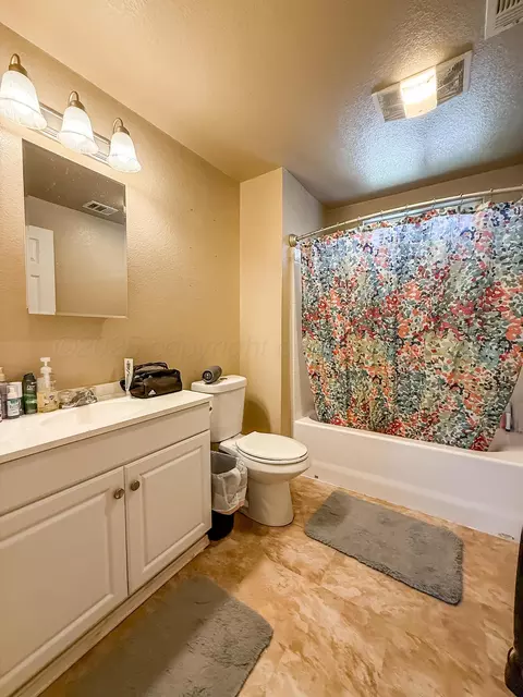 Bath - 505 N Cedar Street Borger Tx 79007 St, Borger, TX 79007 photo 1 of 3