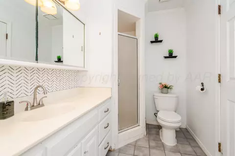 Bath - 8010 Claret Street Amarillo Tx 79110-4778 St, Amarillo, TX 79110 photo 4 of 4