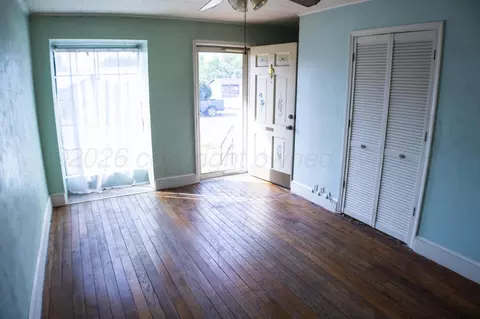 Living - 206 Maple Street Borger Tx 79007 St, Borger, TX 79007 photo 2 of 4