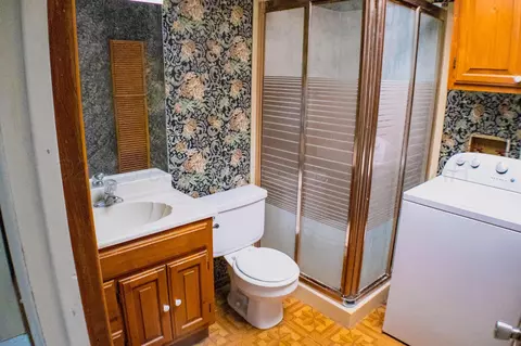 Bath - 206 Maple Street Borger Tx 79007 St, Borger, TX 79007 photo 1 of 3