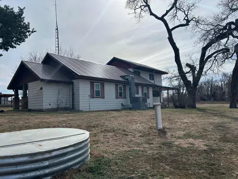 Exterior - 102 Willow Street Lipscomb Tx 79056 St, Lipscomb, TX 79056 photo 5 of 8