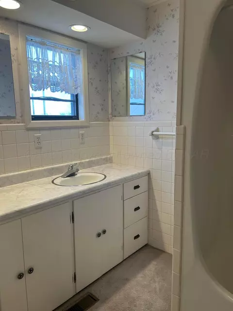 Bath - 102 Willow Street Lipscomb Tx 79056 St, Lipscomb, TX 79056 photo 2 of 2
