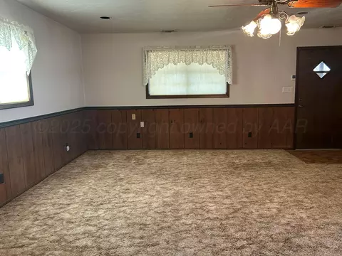 Living - 102 Willow Street Lipscomb Tx 79056 St, Lipscomb, TX 79056 photo 6 of 7