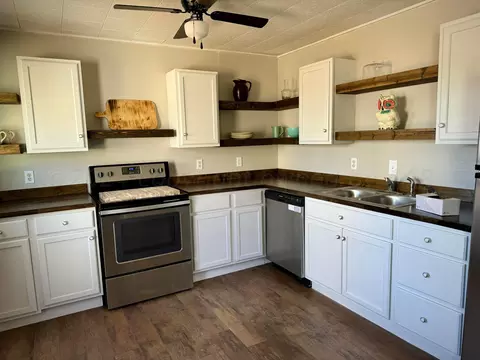 Kitchen - 1310 Davis Street Borger Tx 79007 St, Borger, TX 79007 photo 1 of 8